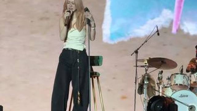 她真的很难过…大家别骂她了…… #薛凯琪 #南宁演唱会