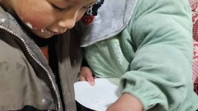 大双和姐姐说，你给我点，我买东西给你吃。 #内容启发搜索