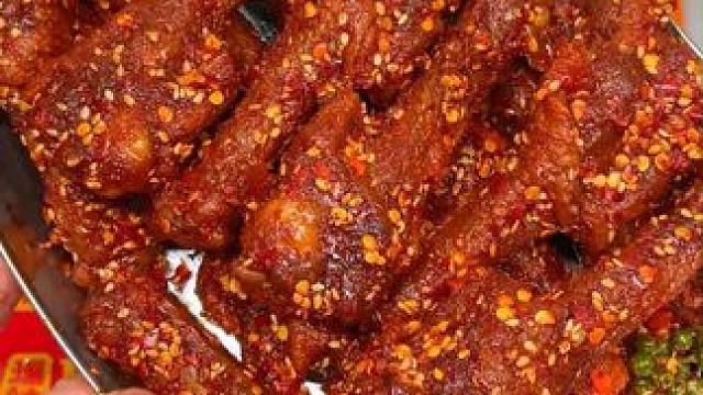 这个湖南的爆辣鸭小腿，里面加了印度魔鬼椒，一口下去爆辣过瘾嚼劲十足，真的太过瘾了！#好吃到停不下来 
