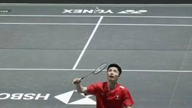 石宇奇打的是艺术！！ 石头都累到锤胸口了，太累了内战#羽毛球 #石宇奇