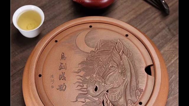 紫砂《马到成功》宜兴紫砂原矿手工生肖马刻绘壶承茶盘干湿泡台