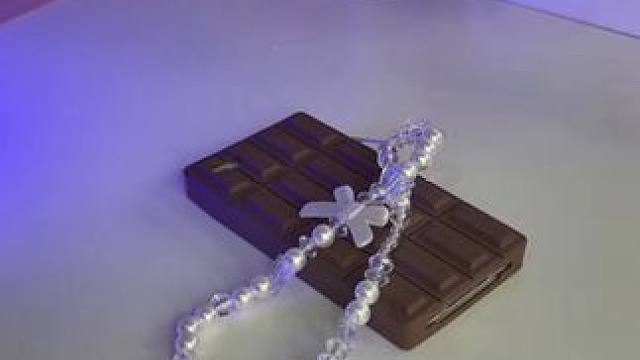 分享外国小姐姐沉浸式清洁手机#沉浸式