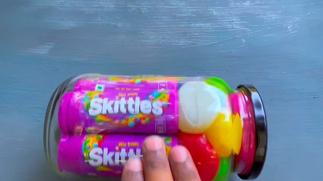 楼梯滚瓶子爆破解压时刻