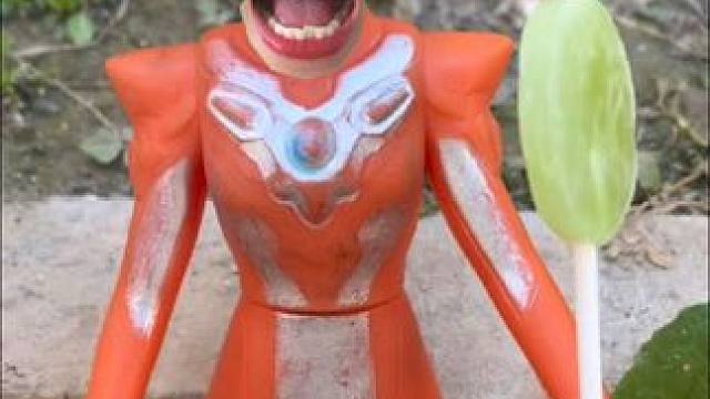 格丽乔奥特曼的棒棒糖被怪兽抢了#奥特曼 #奥特曼玩具 #儿童玩具