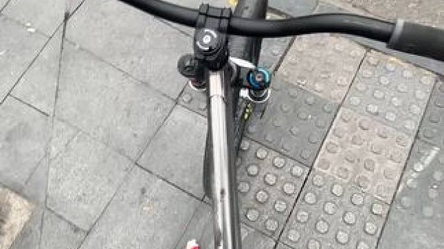 为一个没得感情的人难受不如出来锻炼.EM O害我连个TABLE 脚都放错了啊啊啊啊啊啊啊！