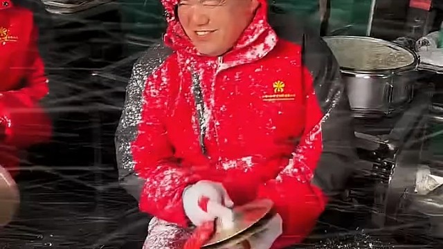 戏只要开台就不能停，天地人三界都在看，老祖宗留下来的，开戏就要唱完一个段