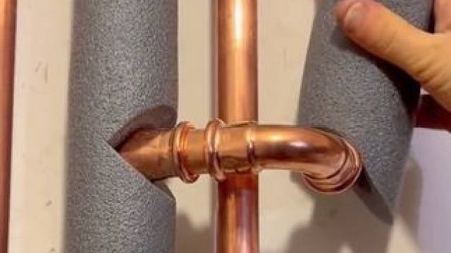 热水水箱水管安装保温措施。 #瓜子二手车 #紫铜 #结实耐用 #水管保温 #施工工艺