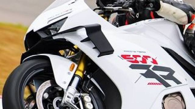 赛道里面追男人，真的比生活中追女人难太多了，但是也快乐太多了 #张雪机车 #天府国际赛道 #摩托视觉