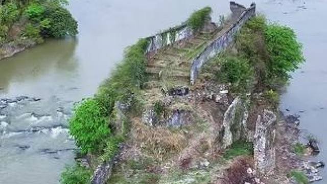 你见过千年的学校建于江中吗？它就是书堂石，屹立至今，古人为何建于此，大家有知道吗？#旅行推荐官 #历