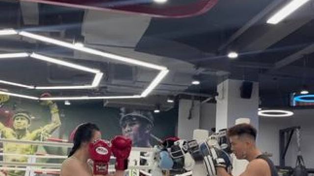 泰拳小姐姐训练，本周最佳视频出炉#格斗