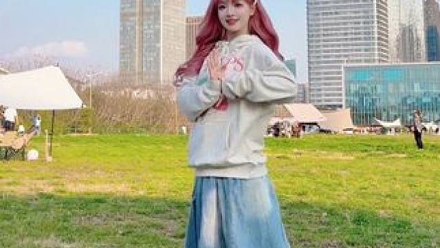 春天一起去公园玩吧！！！#kpop #downdowndown #翻跳 #今日份