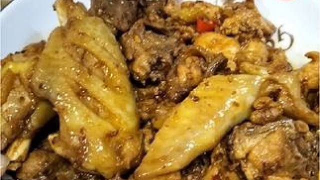 散养土鸡，随便一炒都那么香#好吃到停不下来 #妈呀太香了 #正宗土鸡 #家常菜