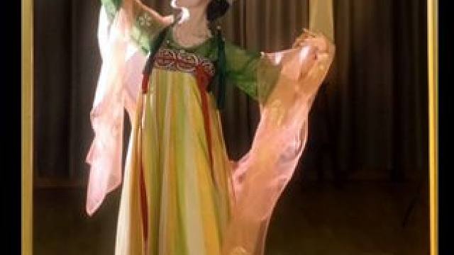 这次拍的时候不小心多开了一个灯 #浅跳一下 #古典舞 #国风古韵 #汉服