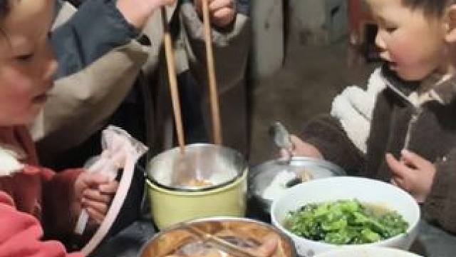 今个视频是老二过生日拍的视频，炒了个木耳炒肉。 #内容启发搜索