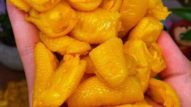 喜欢啃鸡爪的有福了，馋小乖家的盐焗鸡脚筋QQ弹弹的是真的好吃呀，太过瘾了 #好吃到停不下来 #盐焗系