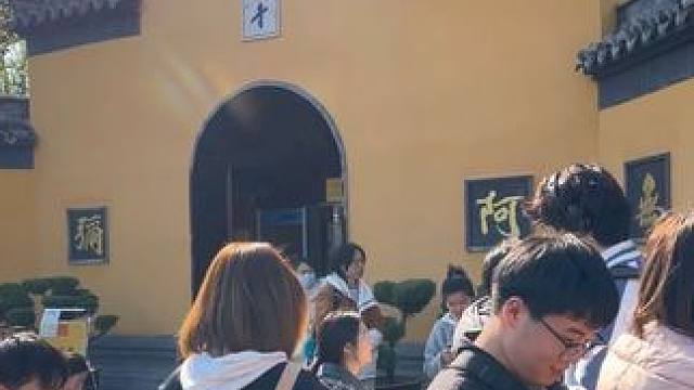 鸡鸣寺门票涨价了 鸡鸣寺樱花即将盛开 小雨生到现场问到为什么涨价了 放在评论区了#总要来趟南京吧 #