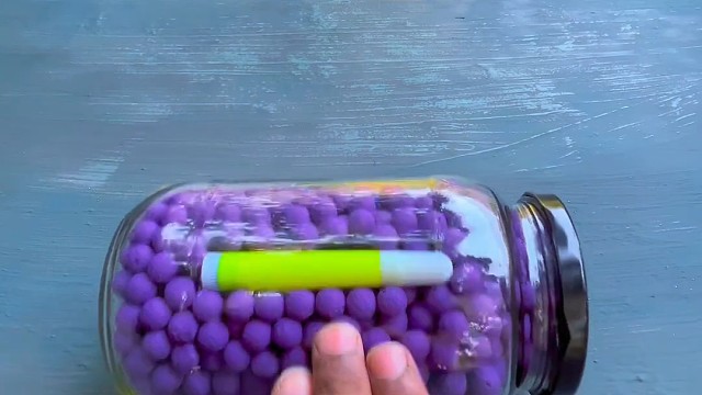 楼梯滚瓶子爆破解压时刻