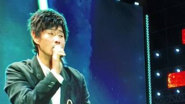 这是真经典啊(*ᴗ͈ˬᴗ͈)#黄品源 #你怎么舍得我难过 #江阴 #飞马音乐节 #音乐现场