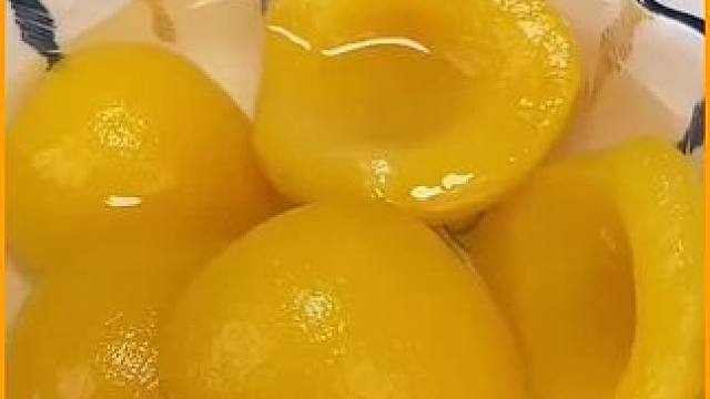 果肉非常厚实，吃起来酸甜多汁清爽可口！#黄桃罐头#大人小孩都爱吃 #好吃到停不下来 #好物推荐