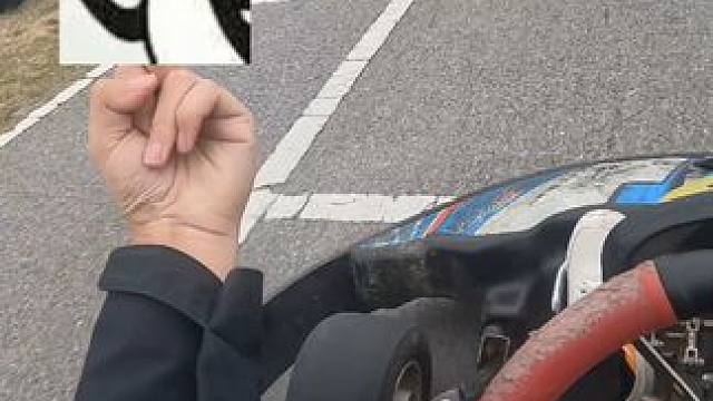 不可以随便停车~ #卡丁车 #速度与激情 #第一视角 #卡丁车漂移 #玩的就是心跳
