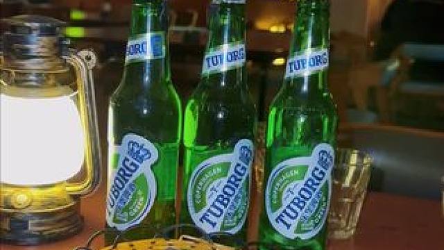 随着一首首熟悉的音乐，在耳边萦绕，把烦恼抛之脑后，享受属于自己的夜晚吧，在彭山的花间里·民谣馆，现在