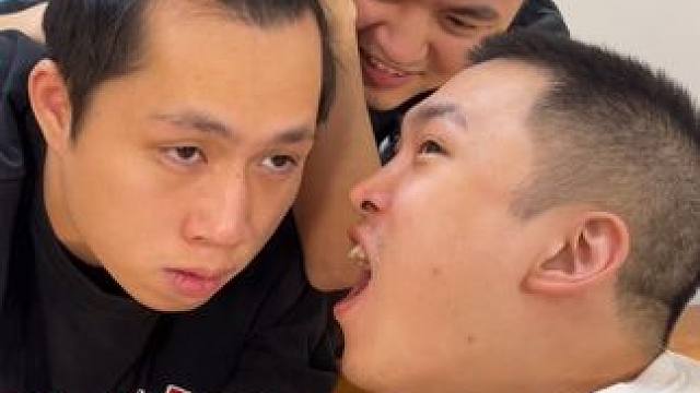 快叫你朋友来看无表情挑战#哈哈哈哈哈哈我要笑死了#男人之间的快乐#搞笑#整活#管不饿