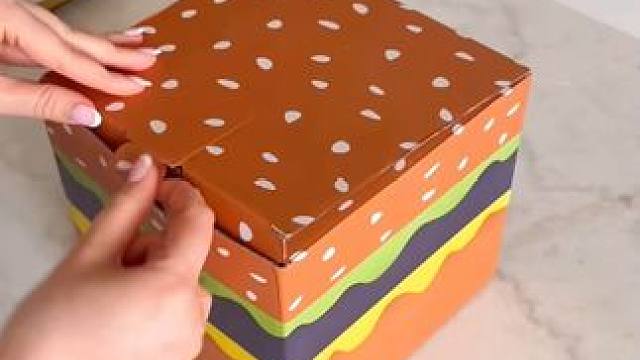 女朋友：就喜欢这些五颜六色的东西~ #玩个很新的东西