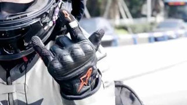 出发不是决心而是勇气。当你拥有了自己的车，你就有了全世界。#机车