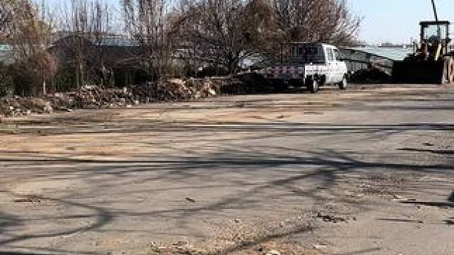 外地朋友不要千里迢迢来捡花，交通也畅通！ #上热门 #上热门 #网红垃圾场 #凤梨路网红垃圾场 #山