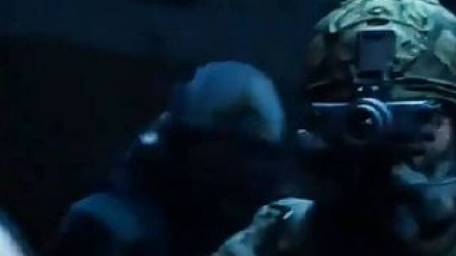 伯纳德：“关键时刻还得靠我这个白痴！
#暗区突围 #暗区精彩时刻 #暗区春日开金季