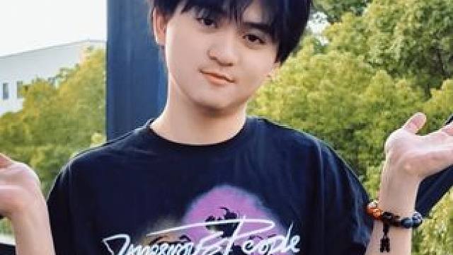 要不要过去(•- •マ⟆ 瞧一瞧~ #凑热闹 #发生什么事天知道要不要过去瞧一瞧 #上海edgm花卷