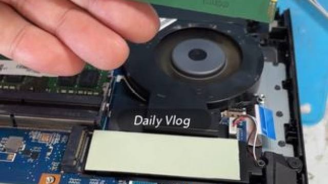 笔记本都被修成这样了，晚上还能去红浪漫不 #电脑