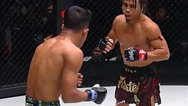 对攻的魅力 这才是对攻#综合格斗 #自由搏击 #格斗时刻 #比赛现场 #视觉冲击