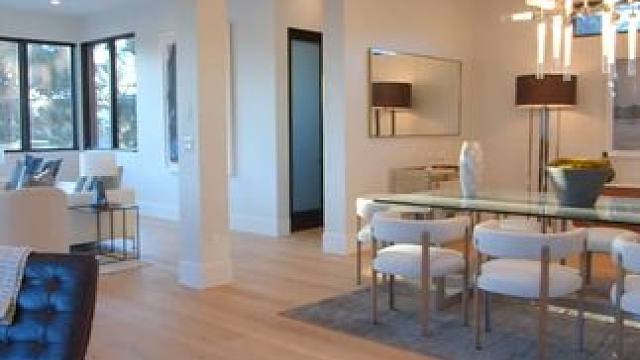 早安：征服自己，你才能所向披靡。 我们常把挫折失败归咎于环境与他人，总是想着改变外界来迁就自己。征服