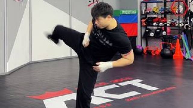 实不相瞒鄙人小时候练过几年跆拳道，不知道阁下抗不抗打，如果你想来跟我试试的话，那就当我没有说过，我一