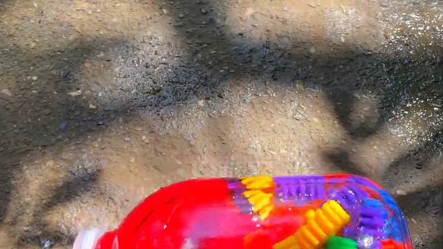 楼梯滚瓶子爆破解压时刻