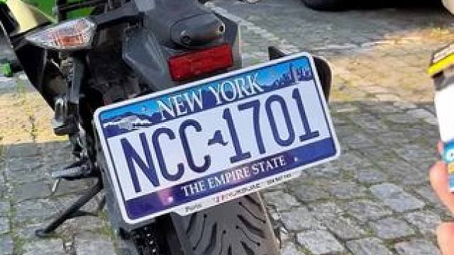 这样就没有违章了#机车 #专业动作请勿模仿