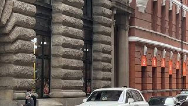 堵这么长竟然没有一个人按喇叭#上海的包容性有多强 #上海街头#新款库里南上手有点点复杂