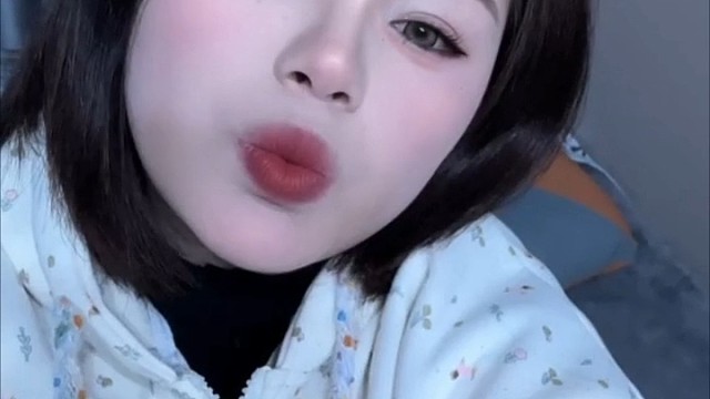 稍微改一下妆容