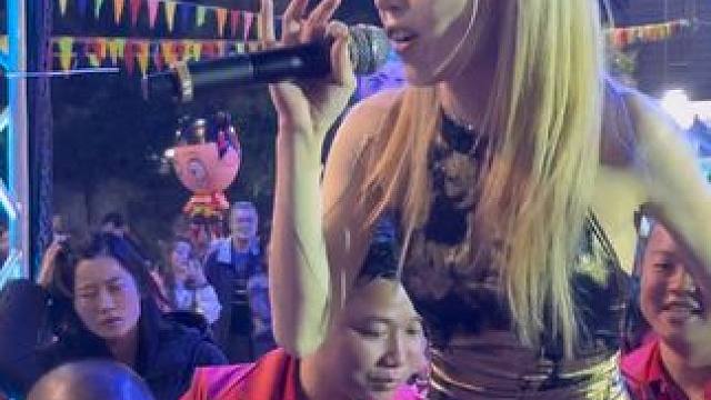 #演出现场拍摄 #女歌手 #摇滚女歌手 #嗨翻全场 #劲爆现场