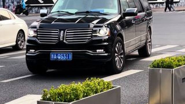 原来大boss都是这么上车的，林肯领袖一号#林肯领袖一号 #林肯 #林肯领航员