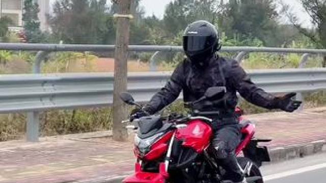 春暖花开，是时候出发向往远方了#cb400f #摩托车 #风和自由