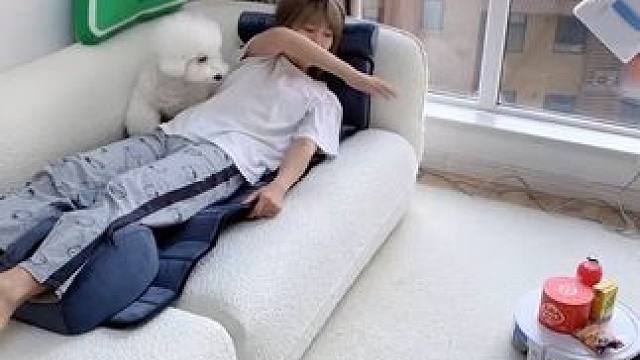 靠机器人矩阵！2025年就能退休！ 科沃斯就朝着这方向去了，新品T80直接淘汰了抹布盘，拒绝以脏拖脏