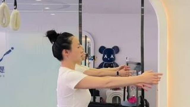 今天来点慢的
普拉提之长躯席卷
脊柱逐节运动
#pilates普拉提 
#今天你运动了吗 
#好身材