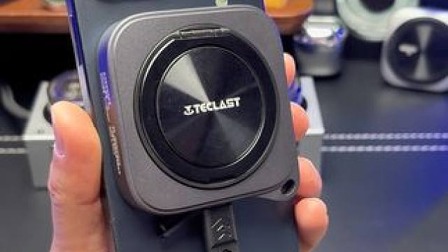 这个升级全防水的金属极速固态硬盘，每秒钟2000Mb传输速度真的是超级快！手机内存扩容，喜欢拍照摄影