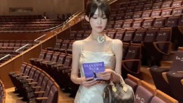 520，别出心裁的约会方式来啦！一同聆听《爱乐之城》音乐会，在音乐的陪伴下，爱也愈发深沉。#看都看啦