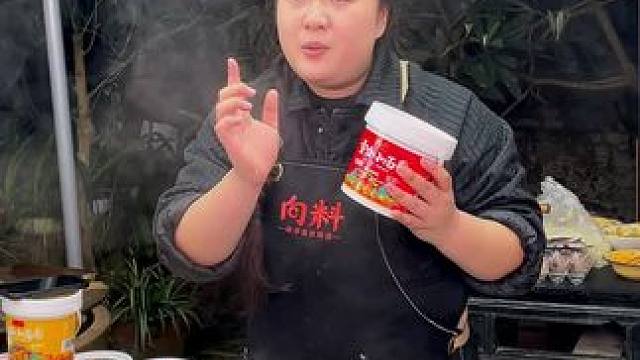 你不要被小面调料这几个字迷糊了，你拿去除了打蘸水还可以炒菜拌凉菜！#美食 #调料 #重庆美食