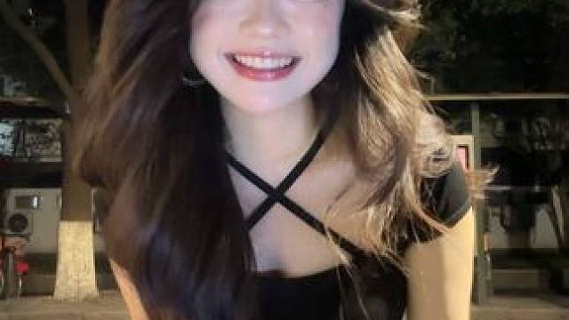 离婚这么久了你还好吗？孩子很聪明，像我，已经连续三年拿了班级第一了。他也像你，爱逃避责任，不过还是非