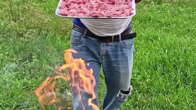 东南亚大叔户外野炊 #东南亚美食 #越南美食#内容启发搜索 #萤火计划