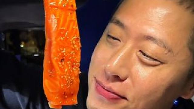 深夜三文鱼太好吃了 #三文鱼 #深夜放毒 #好吃不贵经济实惠 #太好吃了